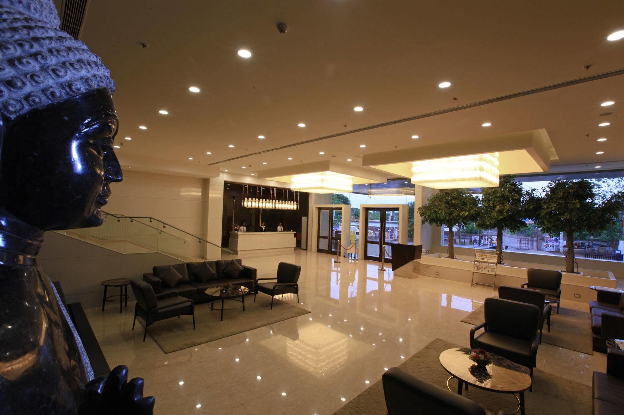 Goutham Grand Hotel - Tenali Vijayawada Ngoại thất bức ảnh