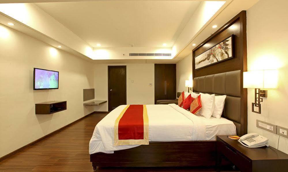 Goutham Grand Hotel - Tenali Vijayawada Ngoại thất bức ảnh