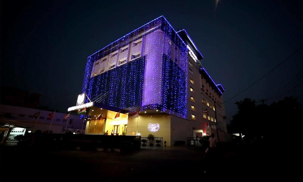 Goutham Grand Hotel - Tenali Vijayawada Ngoại thất bức ảnh